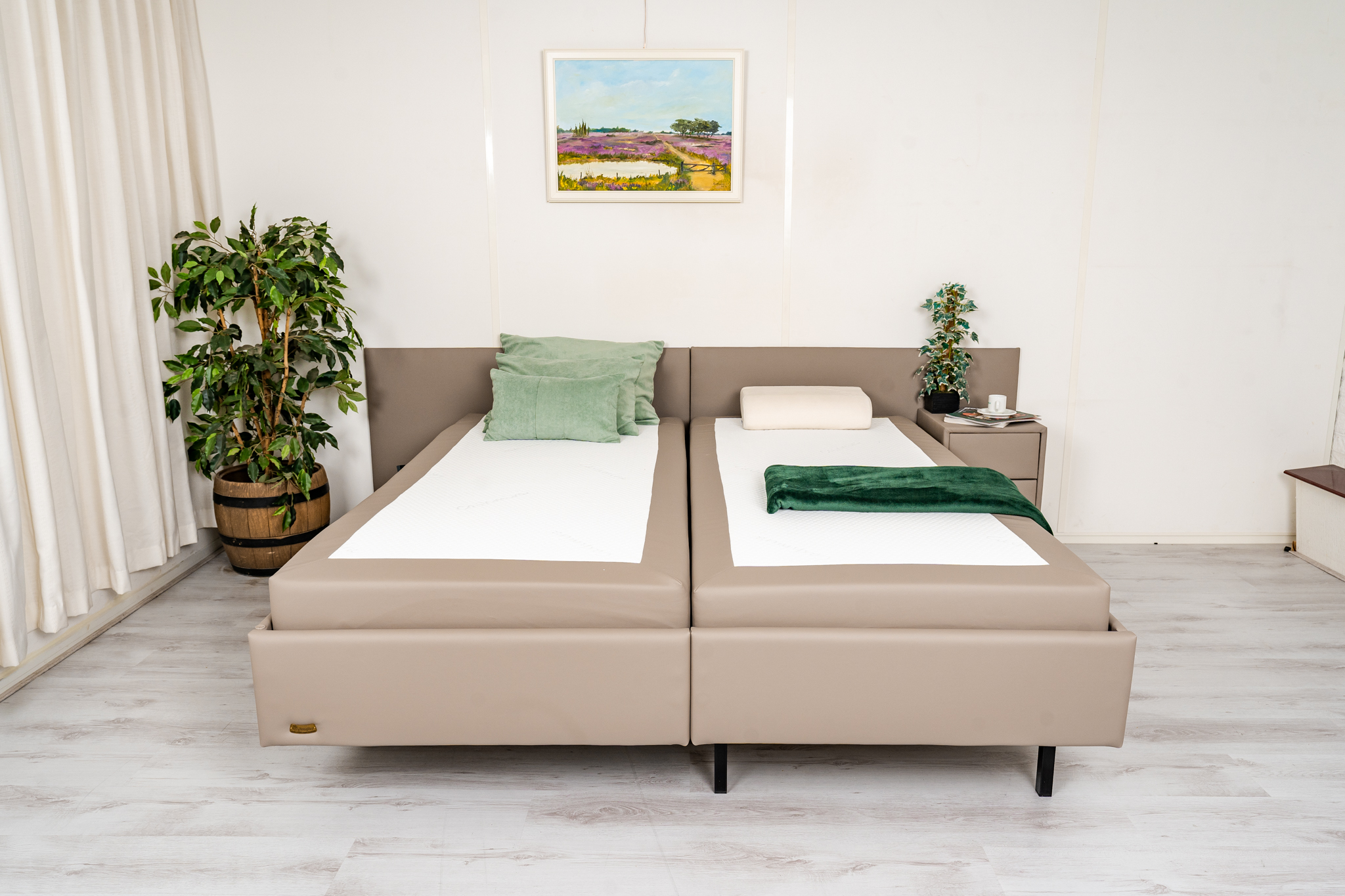 Hoog-laag bed qqq1095 Hagelnieuwe Ridder Ivanhoe, 180 cm. breed 2 persoons zorg-verpleeg bed. DIRECT LEVERBAAR! Nu met extra korting!